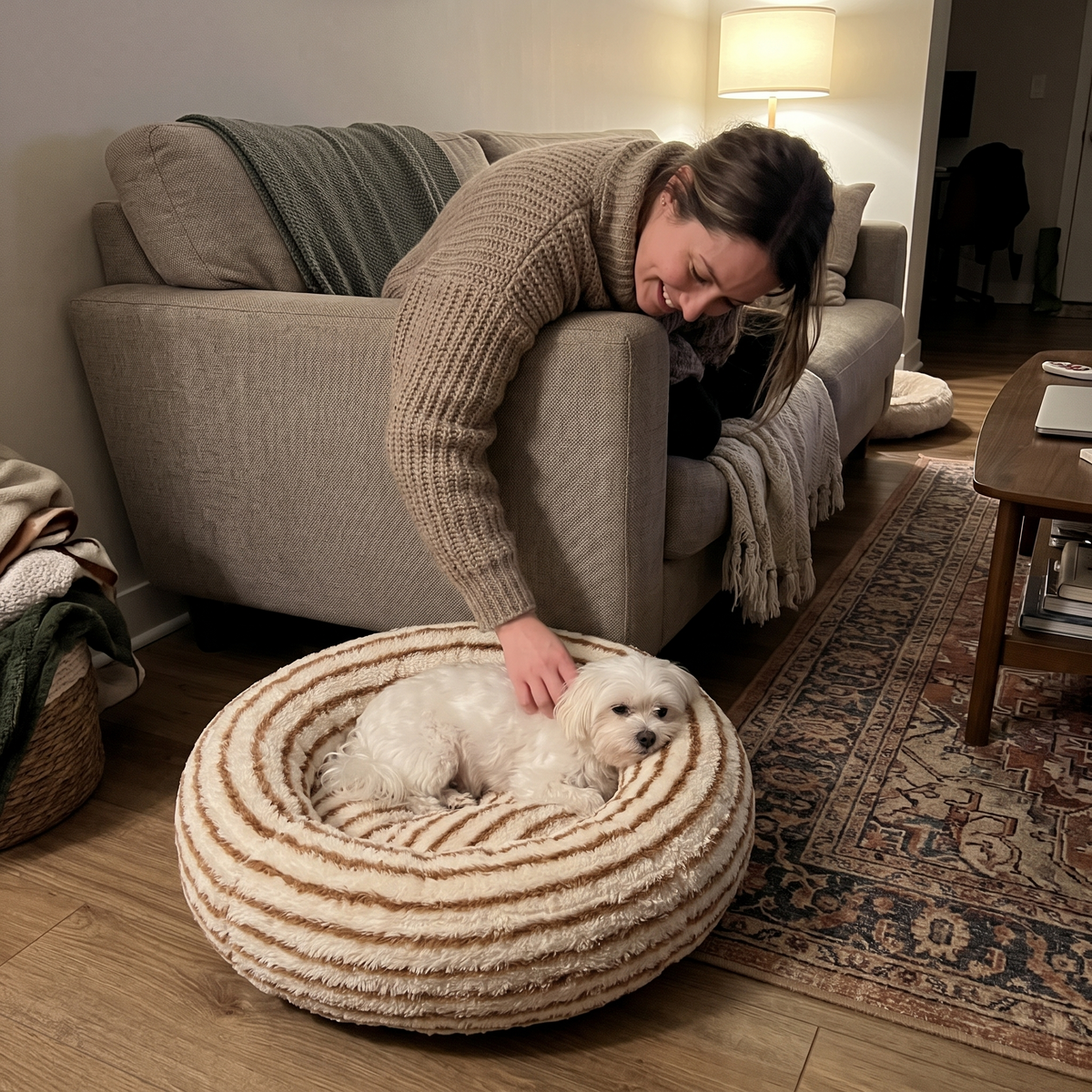 CozyRing – Woman stroking a Maltese in the CozyRing